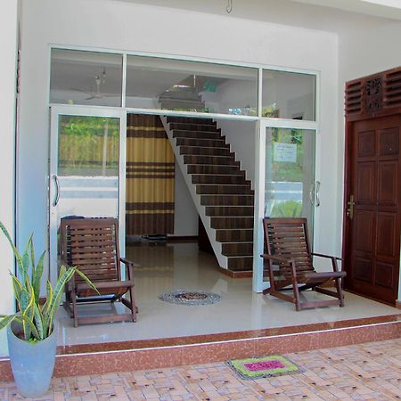 Sasmika Villa Surf And Yoga Hostel Weligama Bagian luar foto