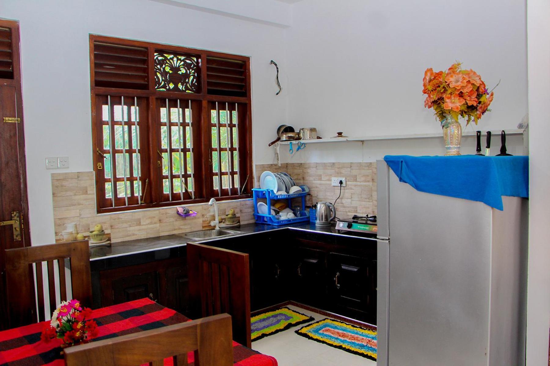 Sasmika Villa Surf And Yoga Hostel Weligama Bagian luar foto