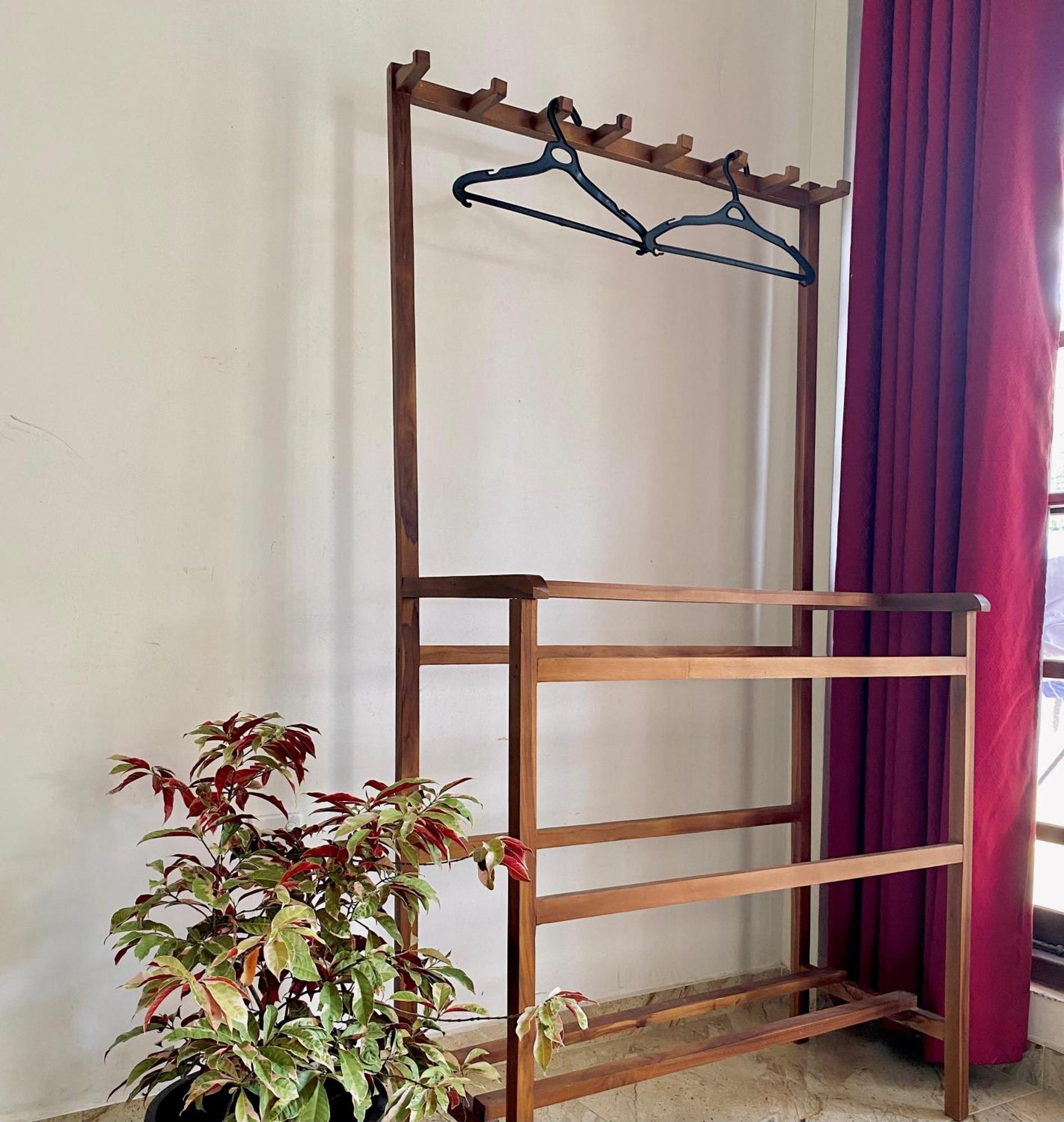 Sasmika Villa Surf And Yoga Hostel Weligama Bagian luar foto
