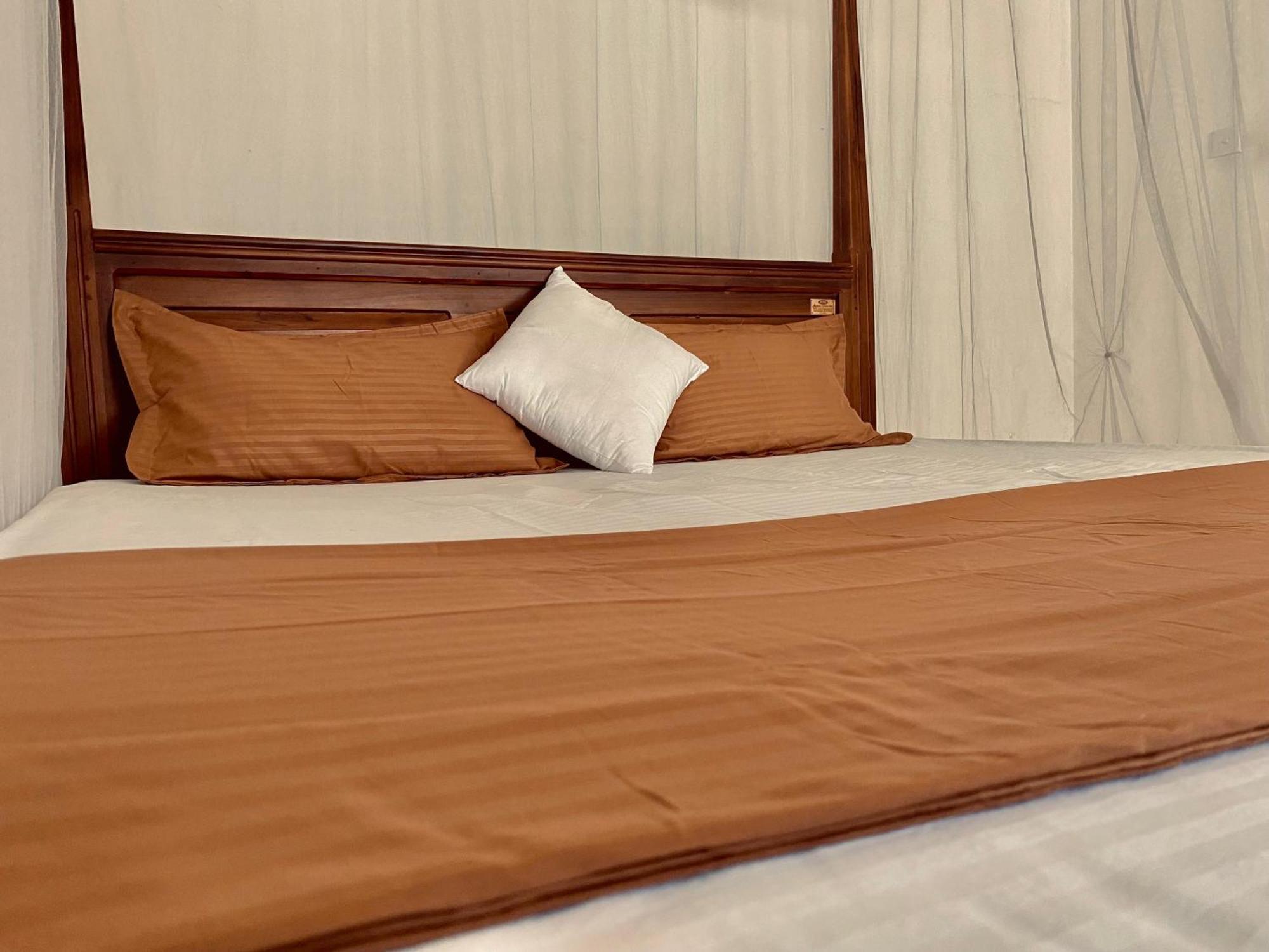 Sasmika Villa Surf And Yoga Hostel Weligama Bagian luar foto