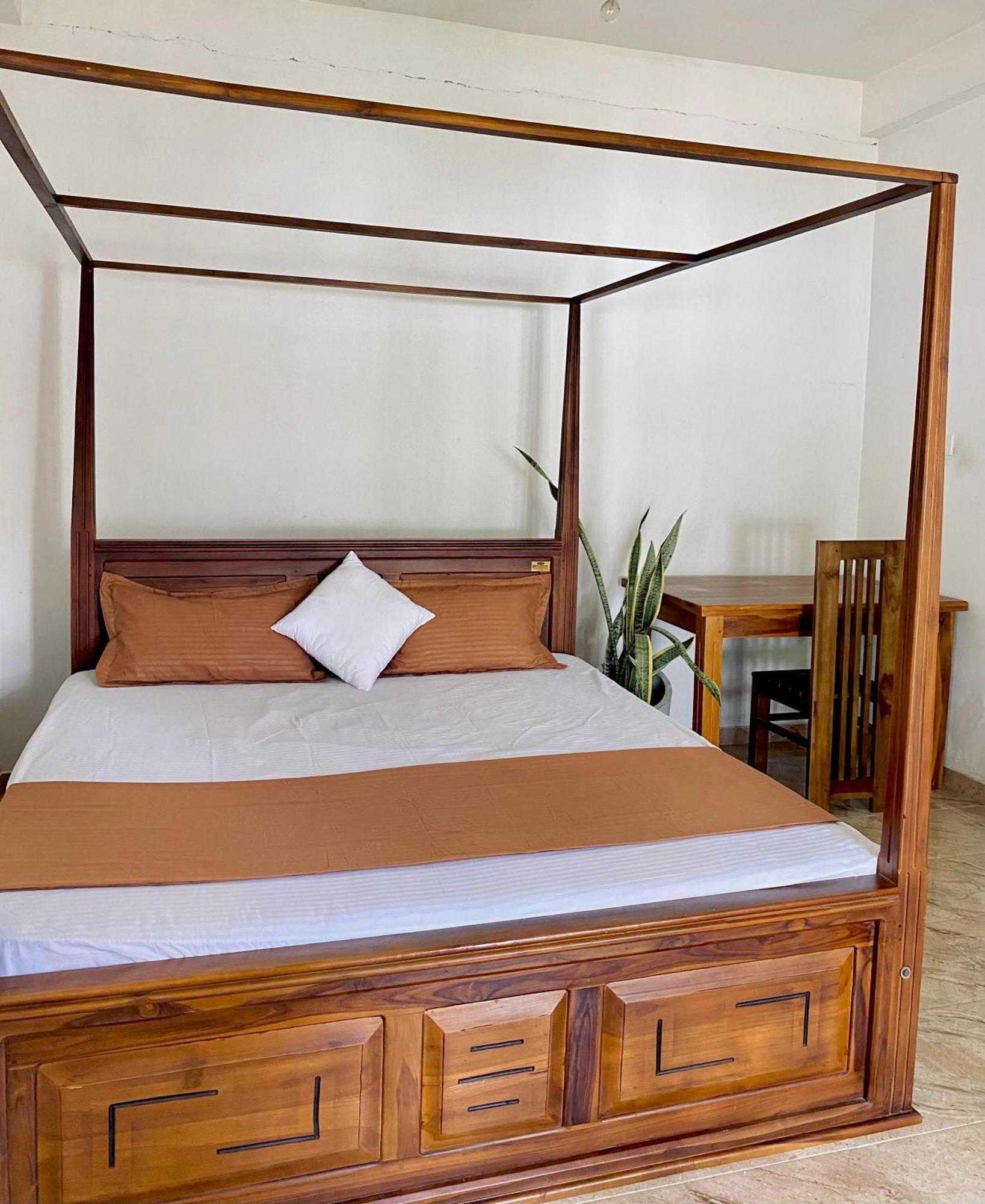 Sasmika Villa Surf And Yoga Hostel Weligama Bagian luar foto