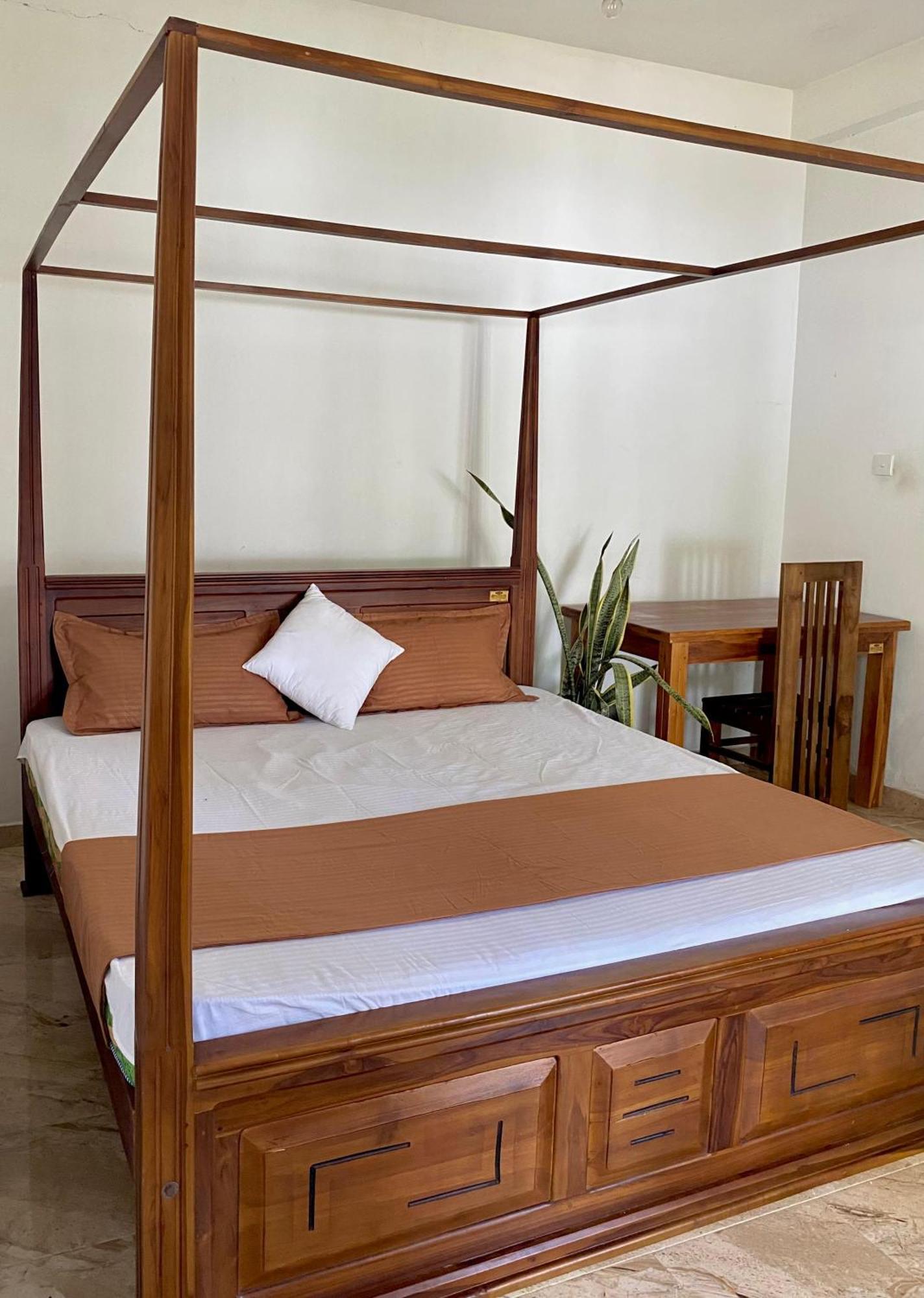 Sasmika Villa Surf And Yoga Hostel Weligama Bagian luar foto