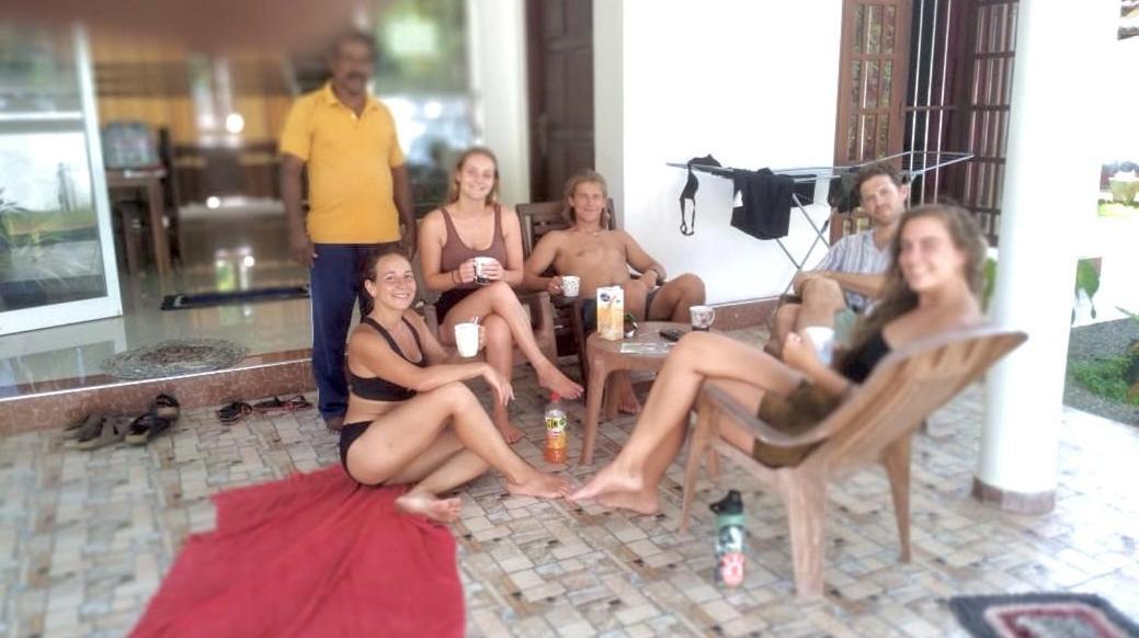 Sasmika Villa Surf And Yoga Hostel Weligama Bagian luar foto