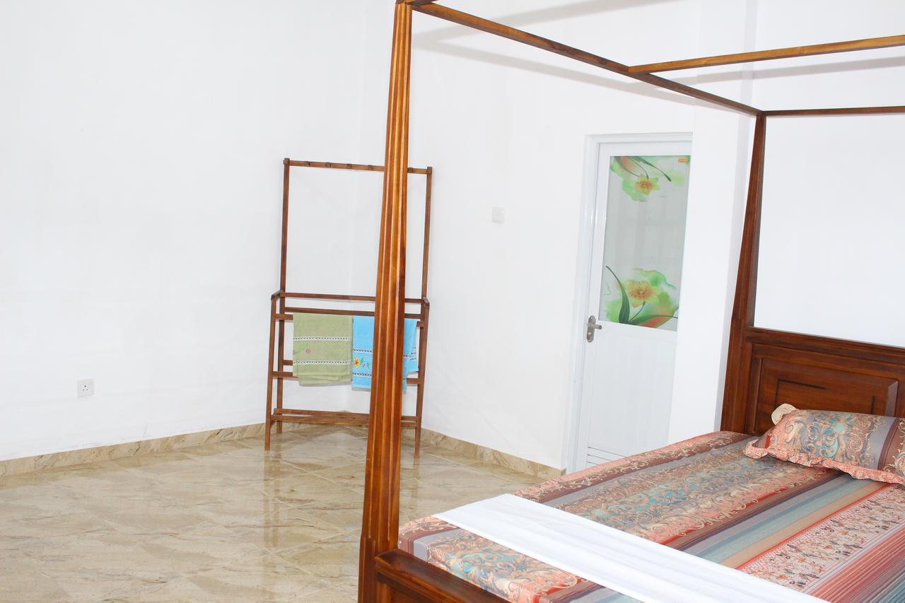Sasmika Villa Surf And Yoga Hostel Weligama Bagian luar foto